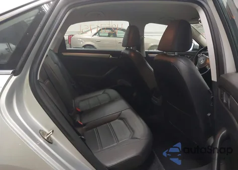 2015 Volkswagen Passat 1.8T Limited Edition из США, поврежденный, VIN 1VWAT7A34FC103407